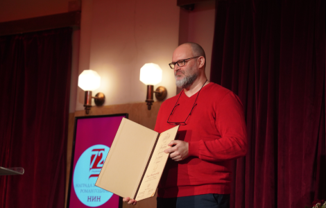 darku tuševljakoviću uručena 72 ninova nagrada za roman karota  laguna knjige